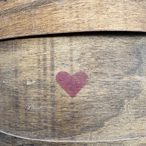 Vintage handpainted wooden cheese box - Picture 9 of 9